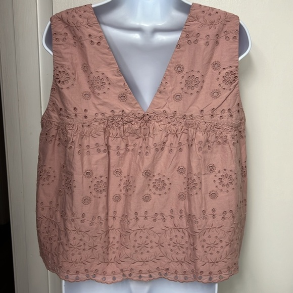 Loft, Mauve colored eyelet sleeveless shirt, fully lined, reversible?? Size XL - Picture 1 of 9